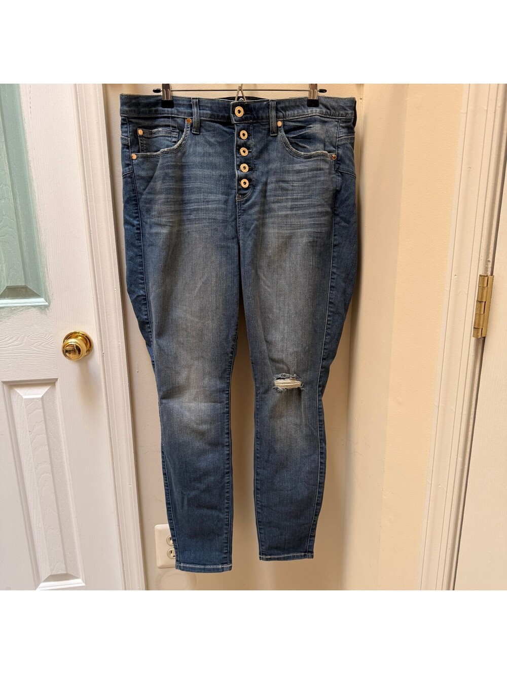 NWT Torrid Bombshell Skinny Jeans High Rise Button Fly Distressed | Size 18R